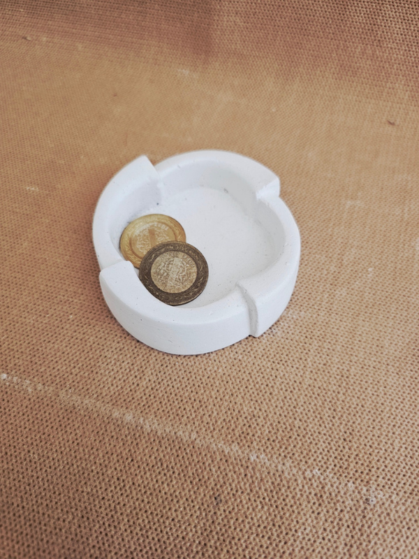 Minimalist Saf Beyaz Beton Küllük, El Yapımı, Dekoratif Takı Tabağı, Sade Ofis Masaüstü Aksesuarı, Küllük
