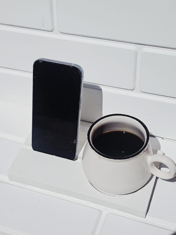 Beton Masaüstü Stand - Beyaz Çok Amaçlı Telefon ve Dekor Standı | Utaylife