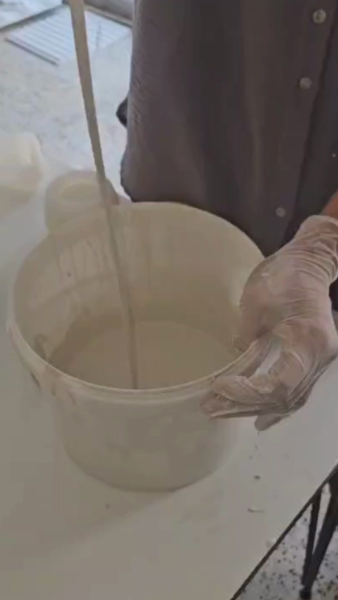 Utaylife Minimalist Beyaz Dalgalı Desenli Beton Saksı - Dıy Boyama Için Ideal